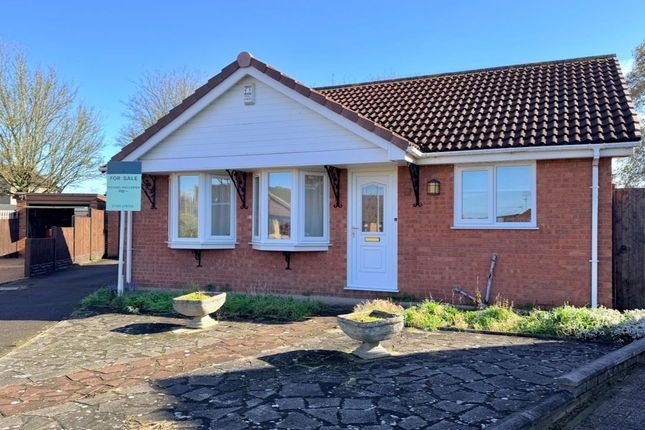 2 bed property, in Waltham Close, £210,000