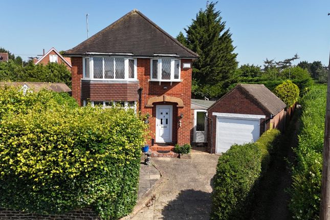 3 bed property, in Elm Walk, £925,000