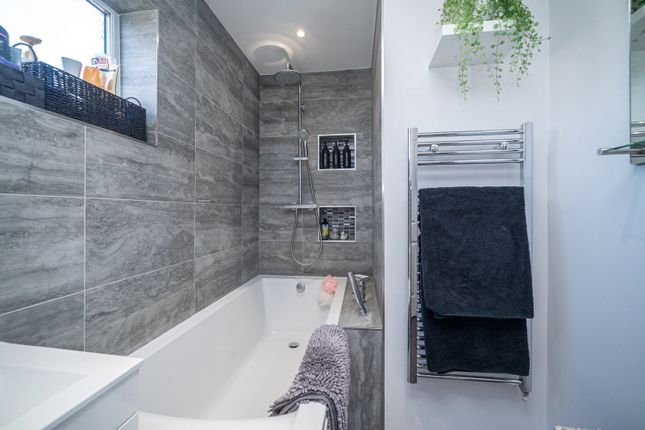 3 bed property, in Blenheim Way, £375,000