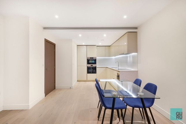 2 bed property, in Fulham Reach, £1,110,000