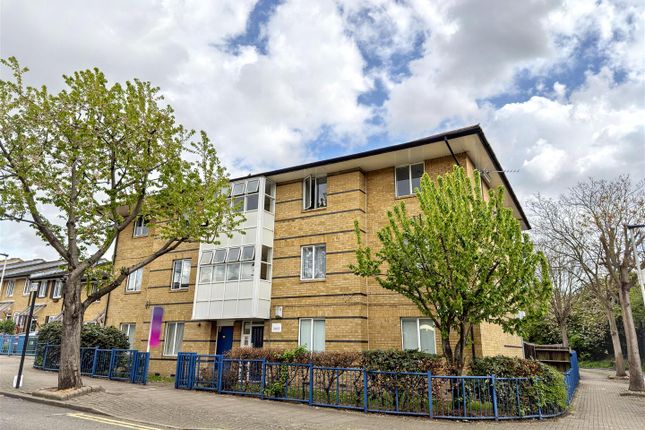 1 bed property, in Peverel, £270,000