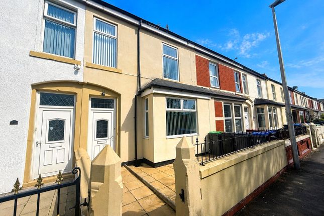 4 bed property, in Westbourne Avenue, £125,000