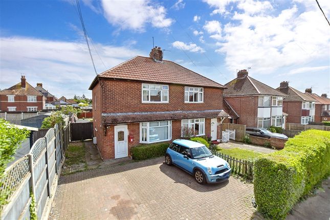3 bed property, in Deansway Avenue, £270,000
