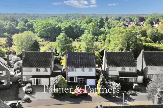 4 bed property, in Dorchester Road, £450,000
