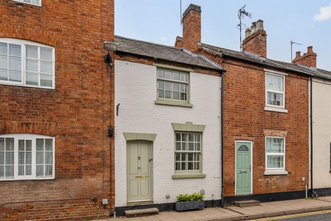 2 bed property, in High Street, £280,000
