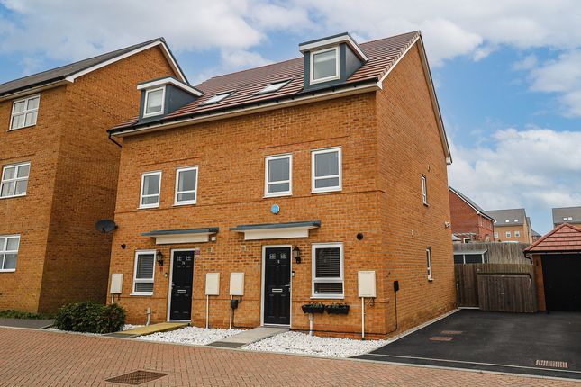 3 bed property, in Hilton Crescent, £400,000