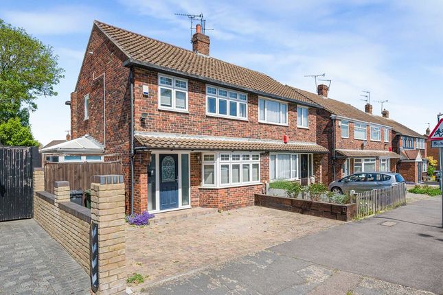3 bed property, in Joydens Wood Road, £450,000