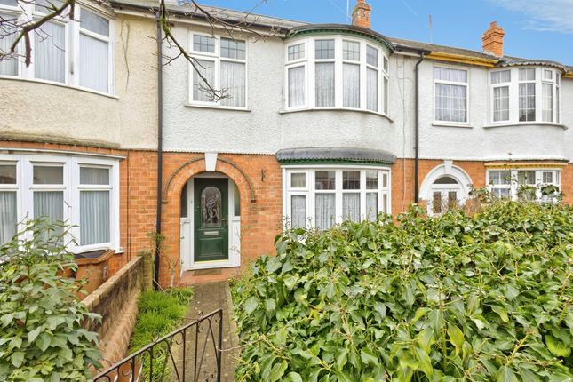 3 bed property, in Abbots Way, £240,000