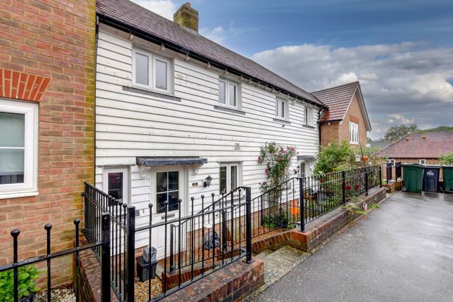 2 bed property, in Bowline Drive, £250,000