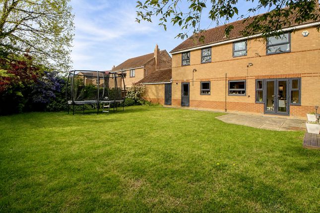 4 bed property, in Greatheed Dell, £735,000