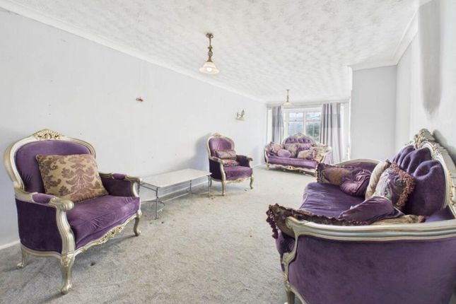 3 bed property, in Leagrave High Street, £334,999