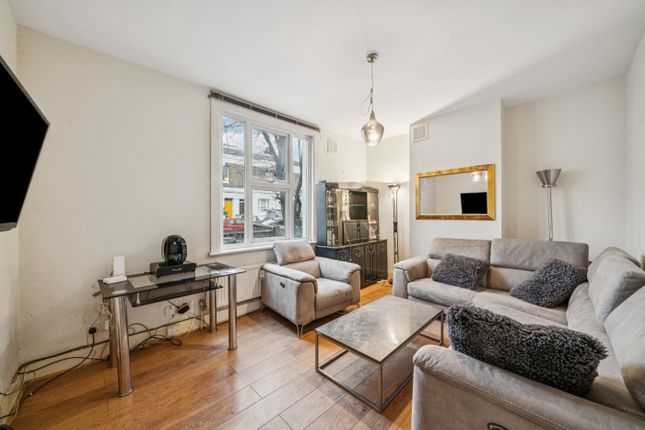 3 bed property, in Hatcham Park Road, £675,000