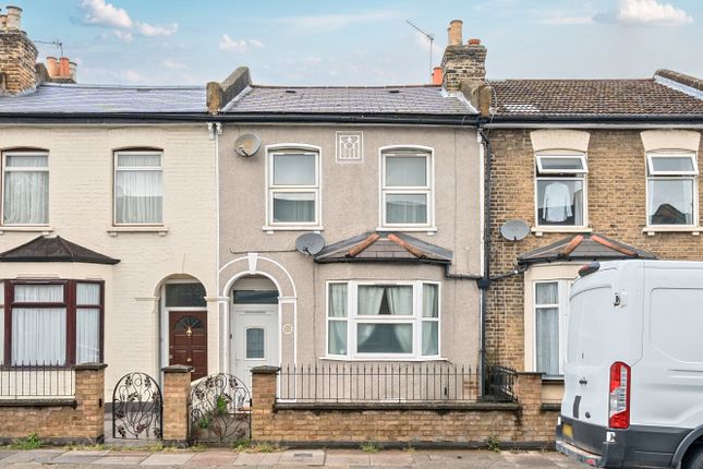 3 bed property, in Evelina Road, £800,000