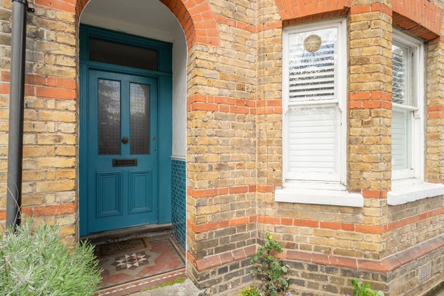 1 bed property, in Alexandra Road, £375,000