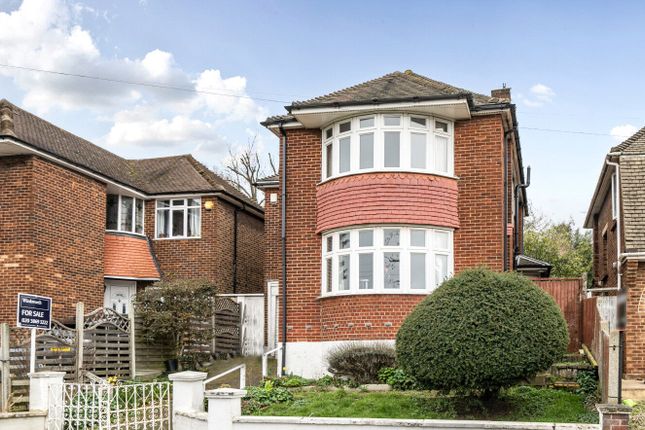 4 bed property, in Waddington Way, £750,000