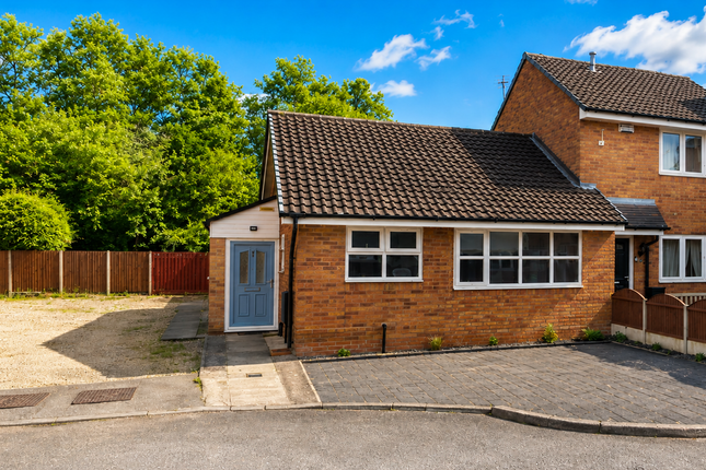 2 bed property, in The Laurels, £220,000