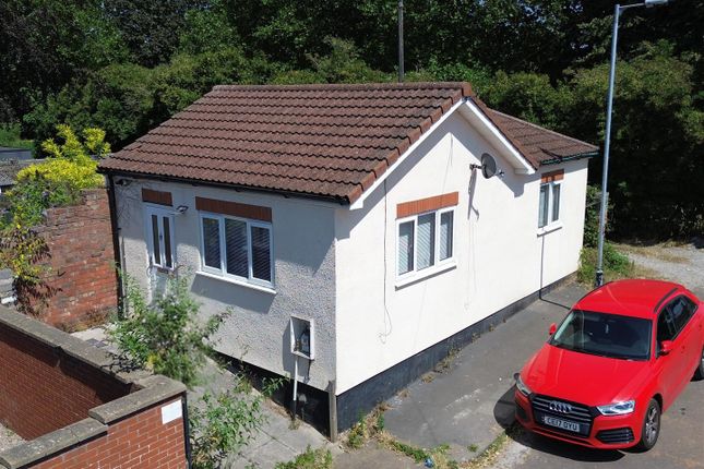 2 bed property, in Maple Road, £185,000