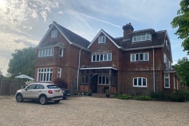 2 bed property, in Woodfalls Manor, £150,000