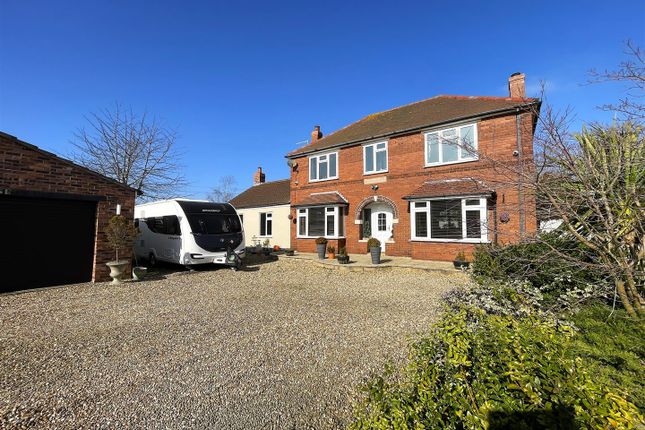 3 bed property, in Long Lane, £375,000