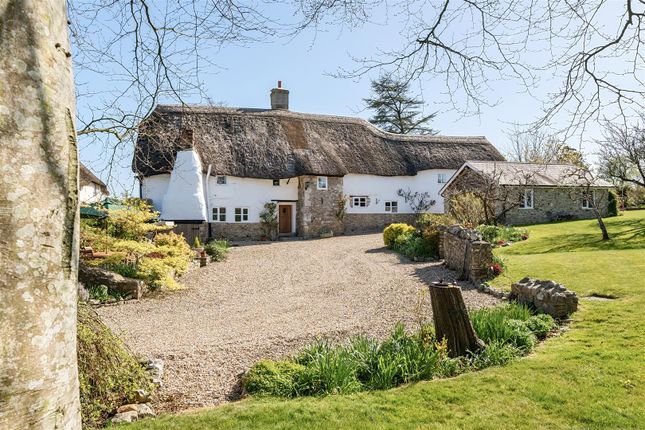 3 bed property, in Kilmington, £699,995
