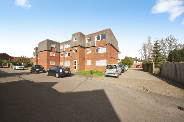 1 bed property, in Gardenia Avenue, £130,000