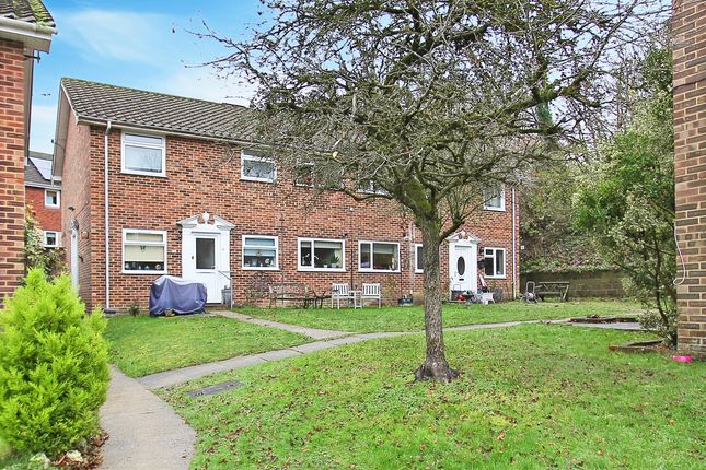 2 bed property, in Neville Close, £175,000