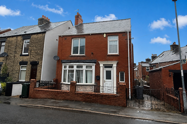 3 bed property, in The Walk, £195,000