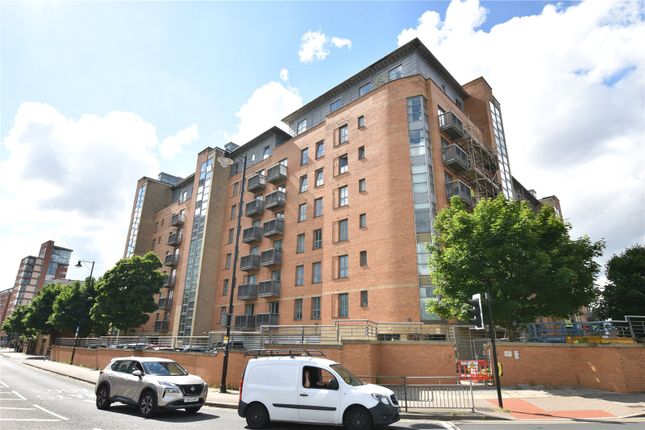2 bed property, in Merchants Quay, £105,000