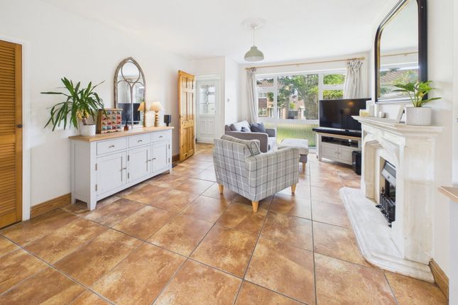 3 bed property, in Juniper Walk, £400,000