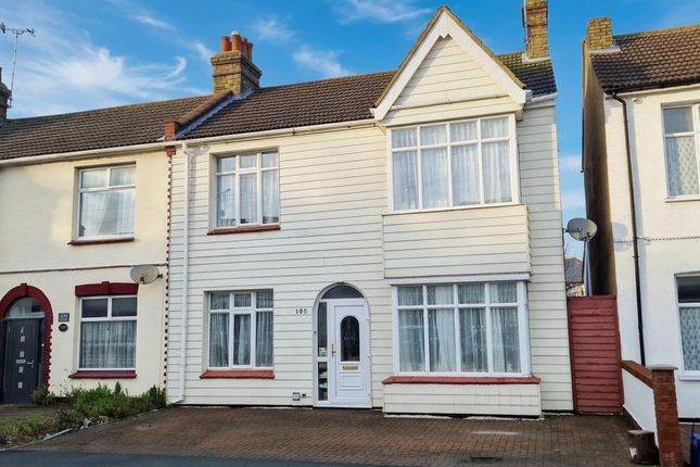 3 bed property, in Central Avenue, £425,000