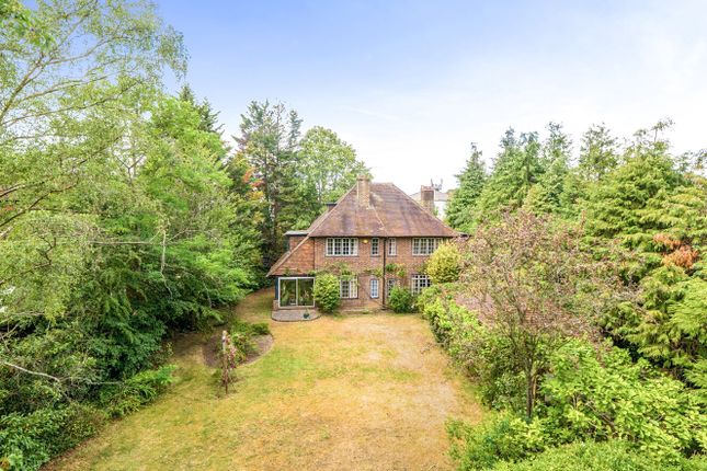 4 bed property, in Weybridge KT13, £1,250,000