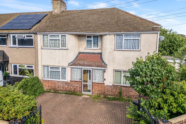 4 bed property, in Denton Court Road, £375,000