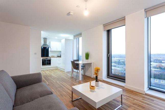 2 bed property, in Michigan Avenue, £250,000
