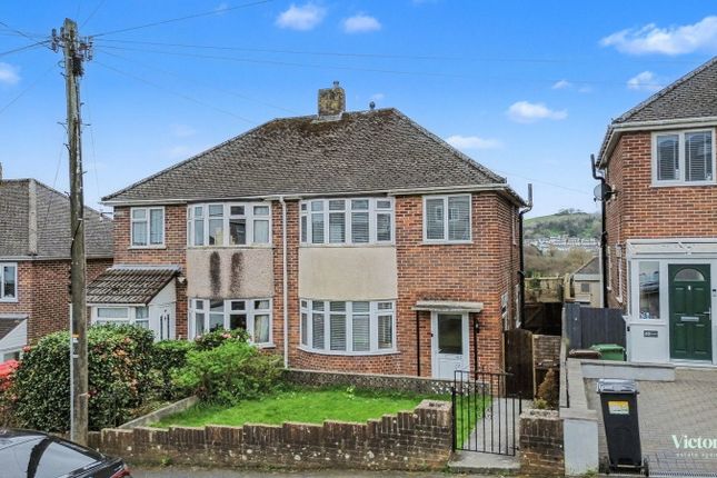 3 bed property, in Lucas Lane, £260,000