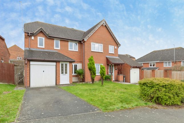 3 bed property, in Cloverdale Road, £300,000