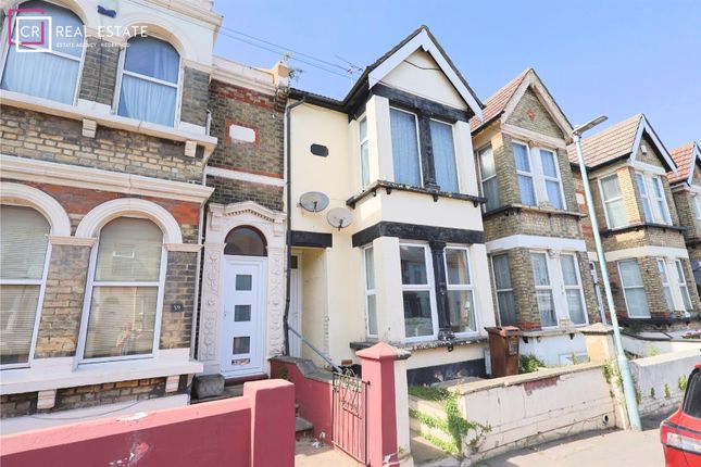 1 bed property, in Windmill Road, £160,000