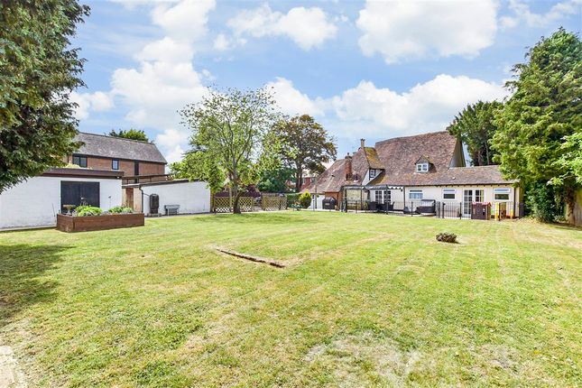 4 bed property, in Upper Street, £1,100,000