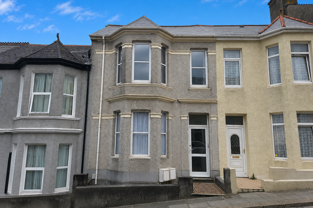 2 bed property, in Cecil Avenue, £240,000