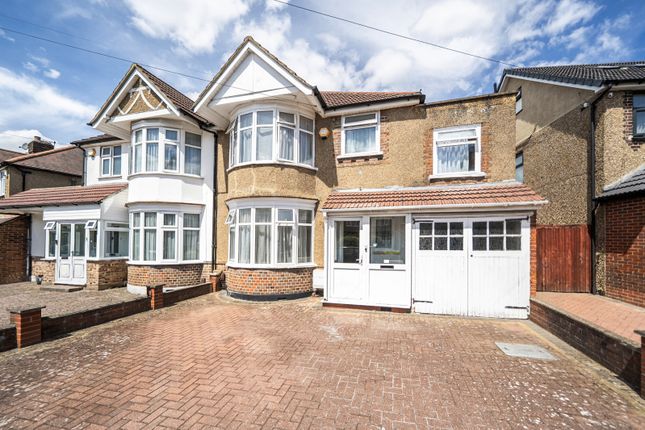 4 bed property, in Park Crescent, £650,000