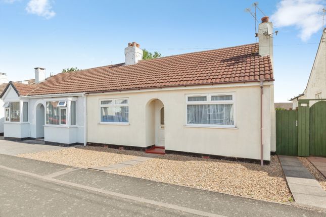 2 bed property, in Tentercroft Avenue, £220,000