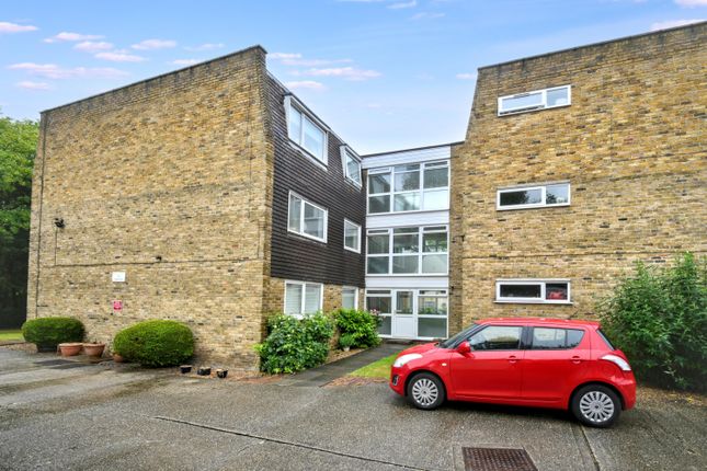 2 bed property, in The Lodge, £270,000
