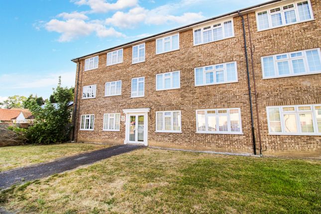 2 bed property, in Hawley Court, £190,000
