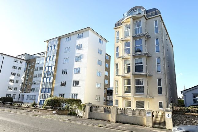 2 bed property, in Compton Street, £295,000