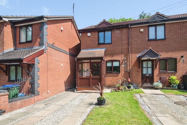 2 bed property, in Railway Street, £210,000