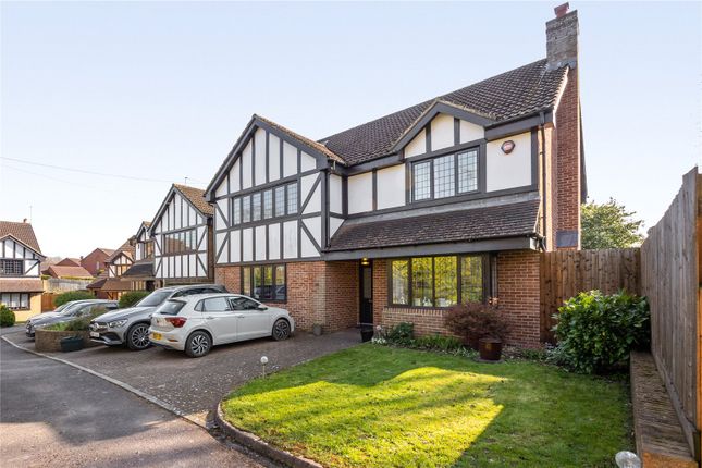 6 bed property, in Dibden Court, £900,000