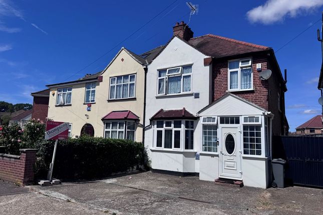 3 bed property, in Hogarth Gardens, £635,000