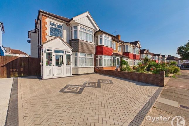 3 bed property, in Camrose Avenue, £550,000