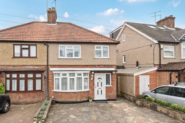 3 bed property, in Maytree Crescent, £495,000