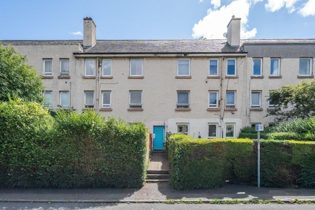 2 bed property, in Loganlea Terrace, £148,000