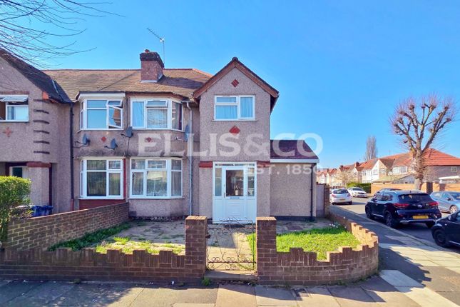 3 bed property, in Pembroke Road, £600,000